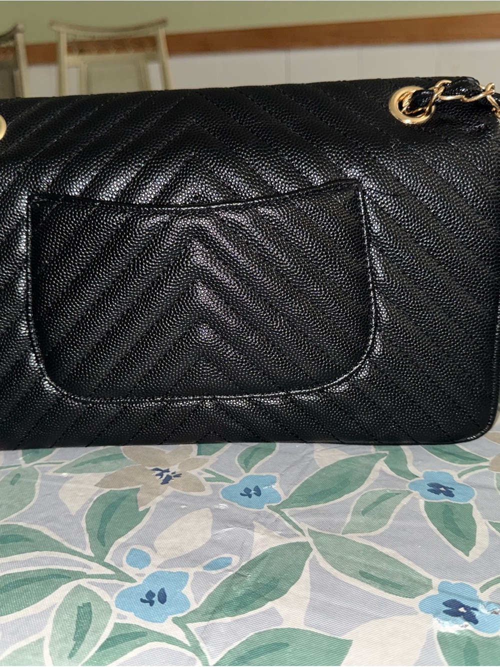 Classic Black Quilted Chain-Handle Shoulder Bag - Picture 3 of 6